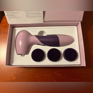 You•ology Younique Facial Cleansing Brush (NEW!)